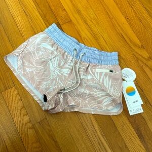 Vuori Clementine Shorts | Pink Salt Rainforest | XS